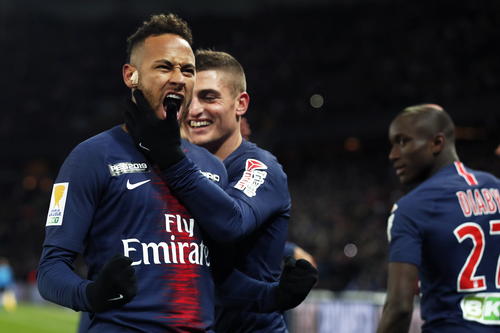  巴黎圣日耳曼主场大胜领跑积分榜  