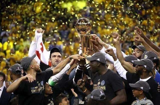  那不勒斯主场球迷冲突升级，意甲联盟启动紧急会议  