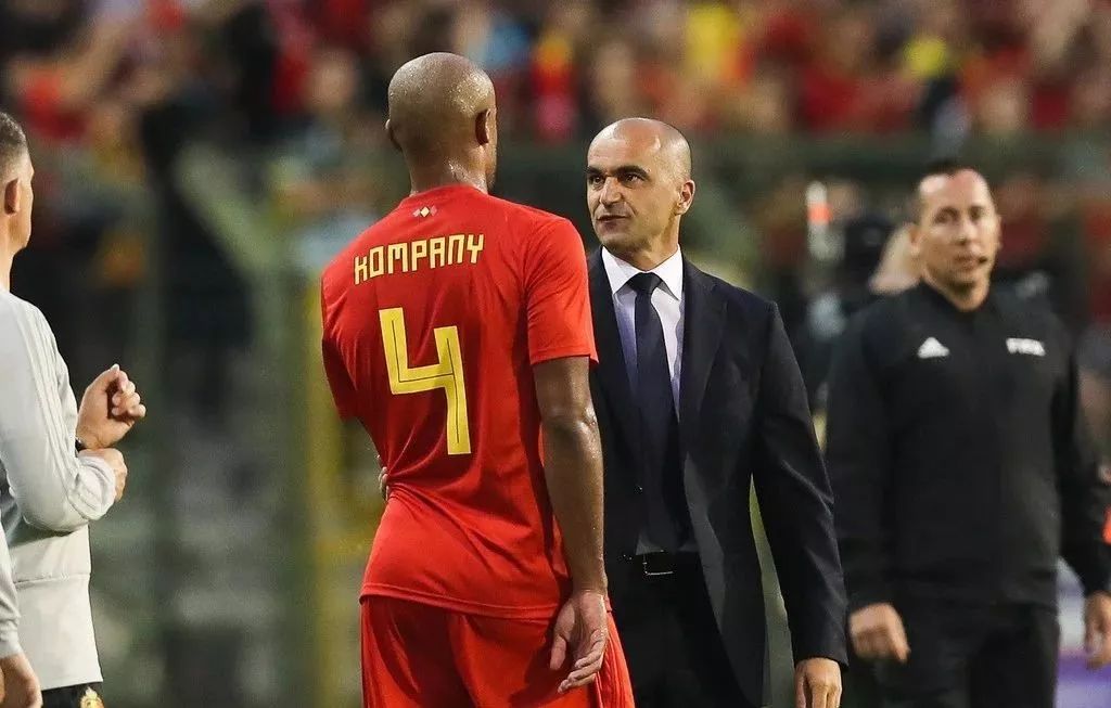  佛罗伦萨主帅赛后怒批裁判不公  